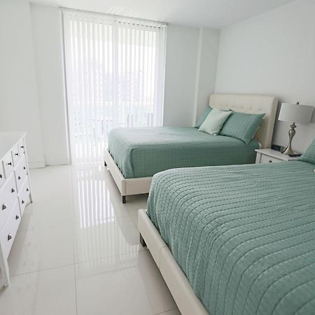 Ocean Reserve Luxury Condos Across From Sunny Isles Beach Маями Бийч Екстериор снимка