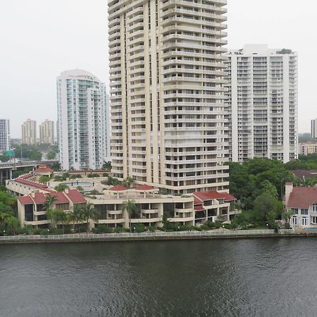 Ocean Reserve Luxury Condos Across From Sunny Isles Beach Маями Бийч Екстериор снимка