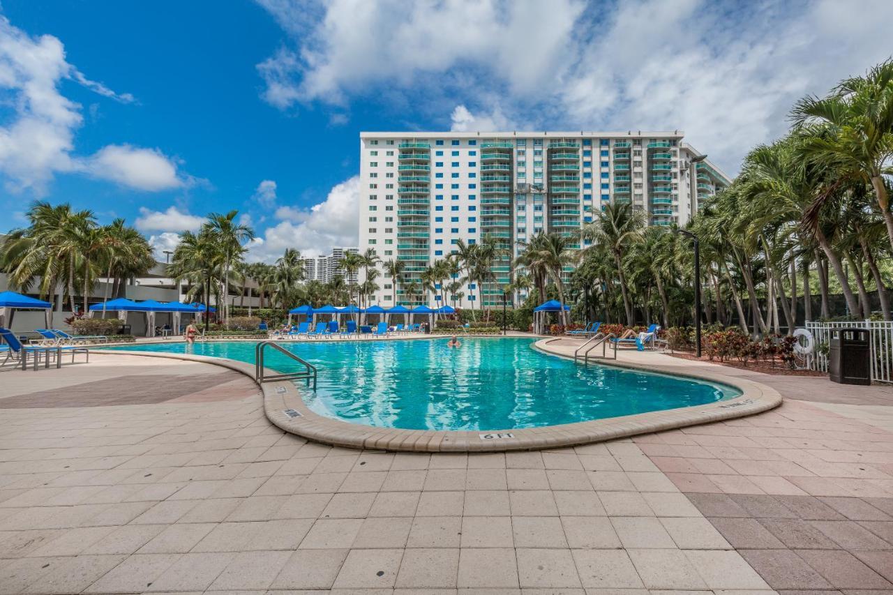 Ocean Reserve Luxury Condos Across From Sunny Isles Beach Маями Бийч Екстериор снимка