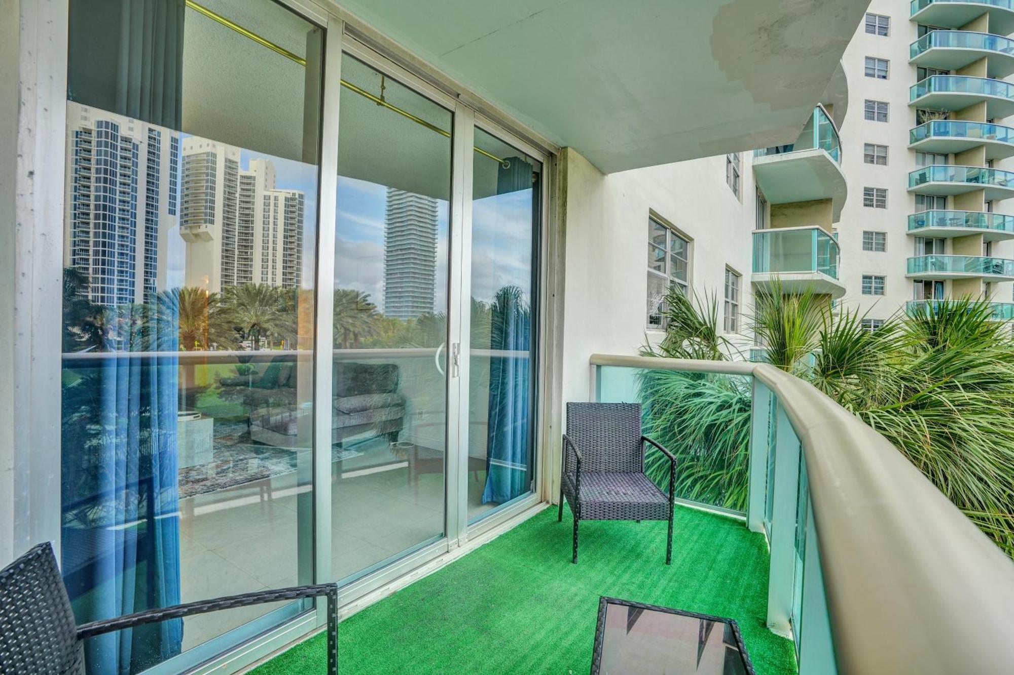 Ocean Reserve Luxury Condos Across From Sunny Isles Beach Маями Бийч Екстериор снимка