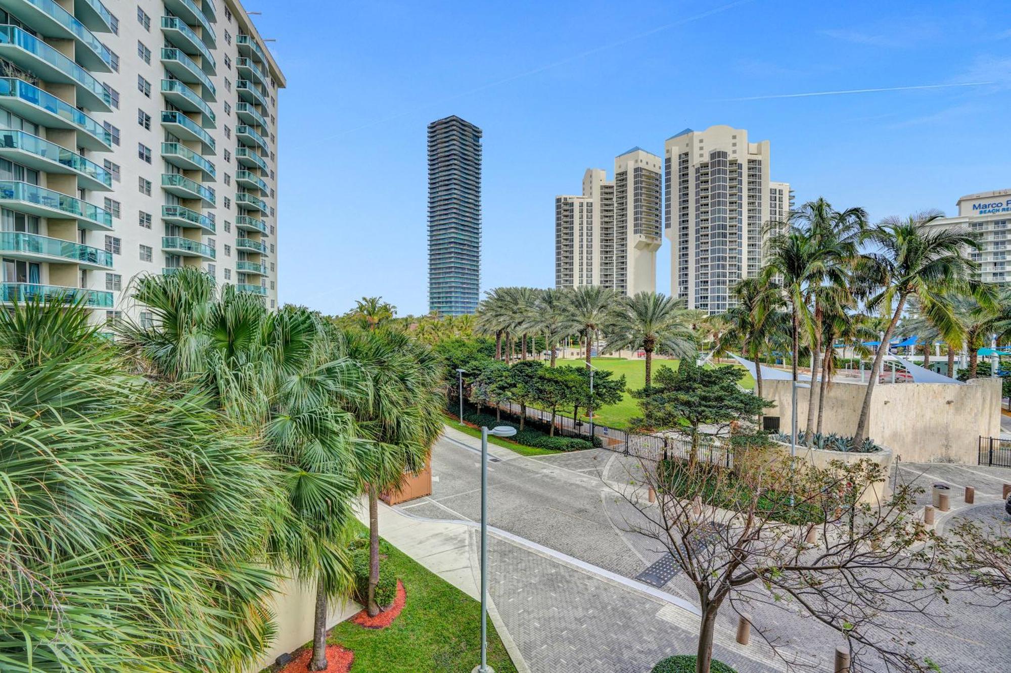 Ocean Reserve Luxury Condos Across From Sunny Isles Beach Маями Бийч Екстериор снимка