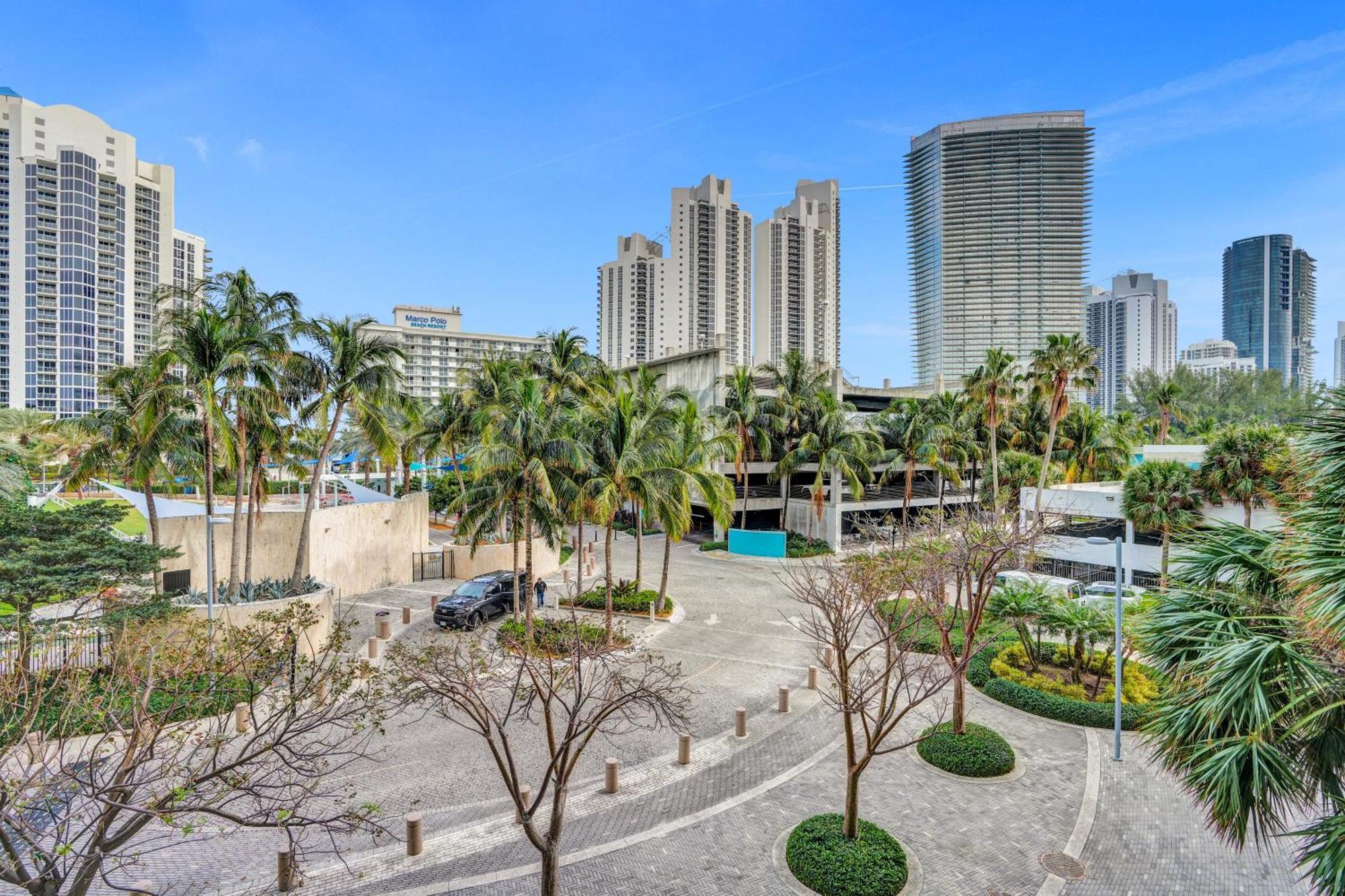 Ocean Reserve Luxury Condos Across From Sunny Isles Beach Маями Бийч Екстериор снимка