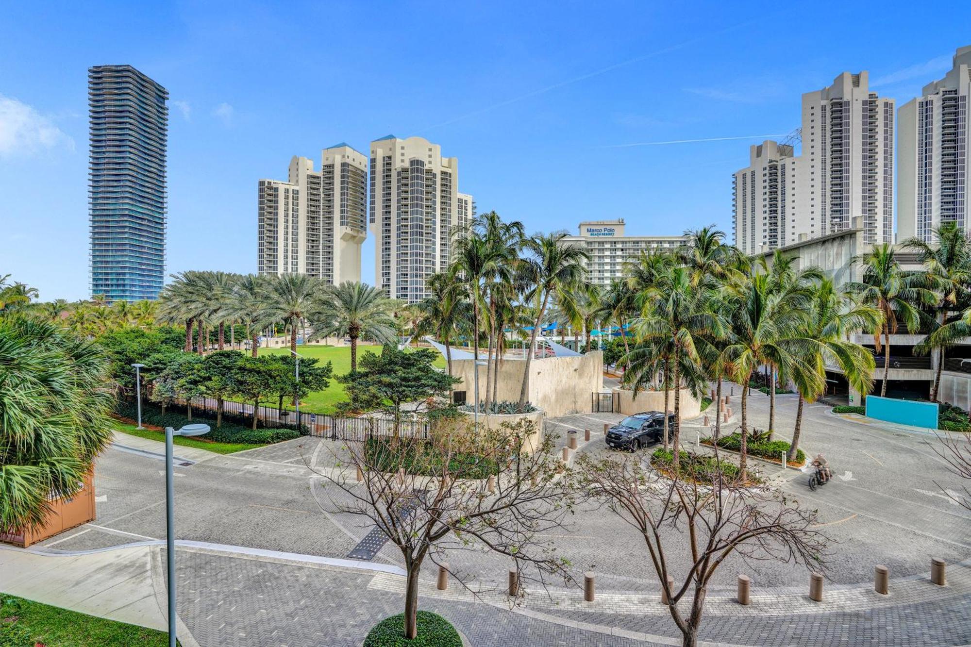 Ocean Reserve Luxury Condos Across From Sunny Isles Beach Маями Бийч Екстериор снимка