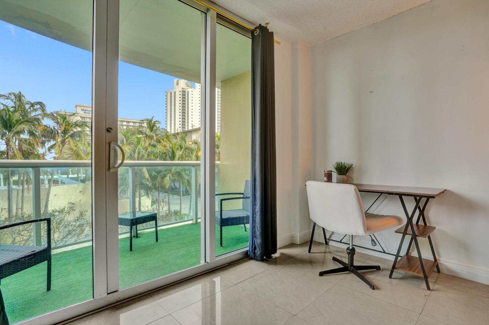 Ocean Reserve Luxury Condos Across From Sunny Isles Beach Маями Бийч Екстериор снимка