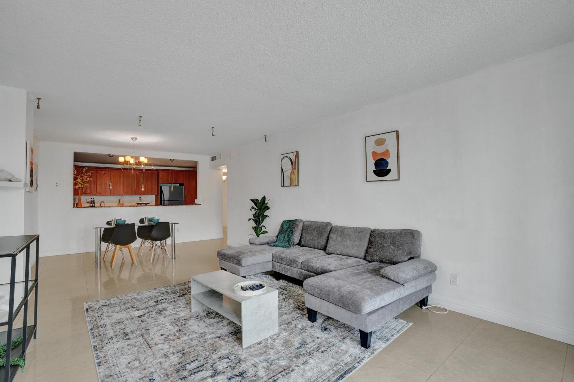 Ocean Reserve Luxury Condos Across From Sunny Isles Beach Маями Бийч Екстериор снимка