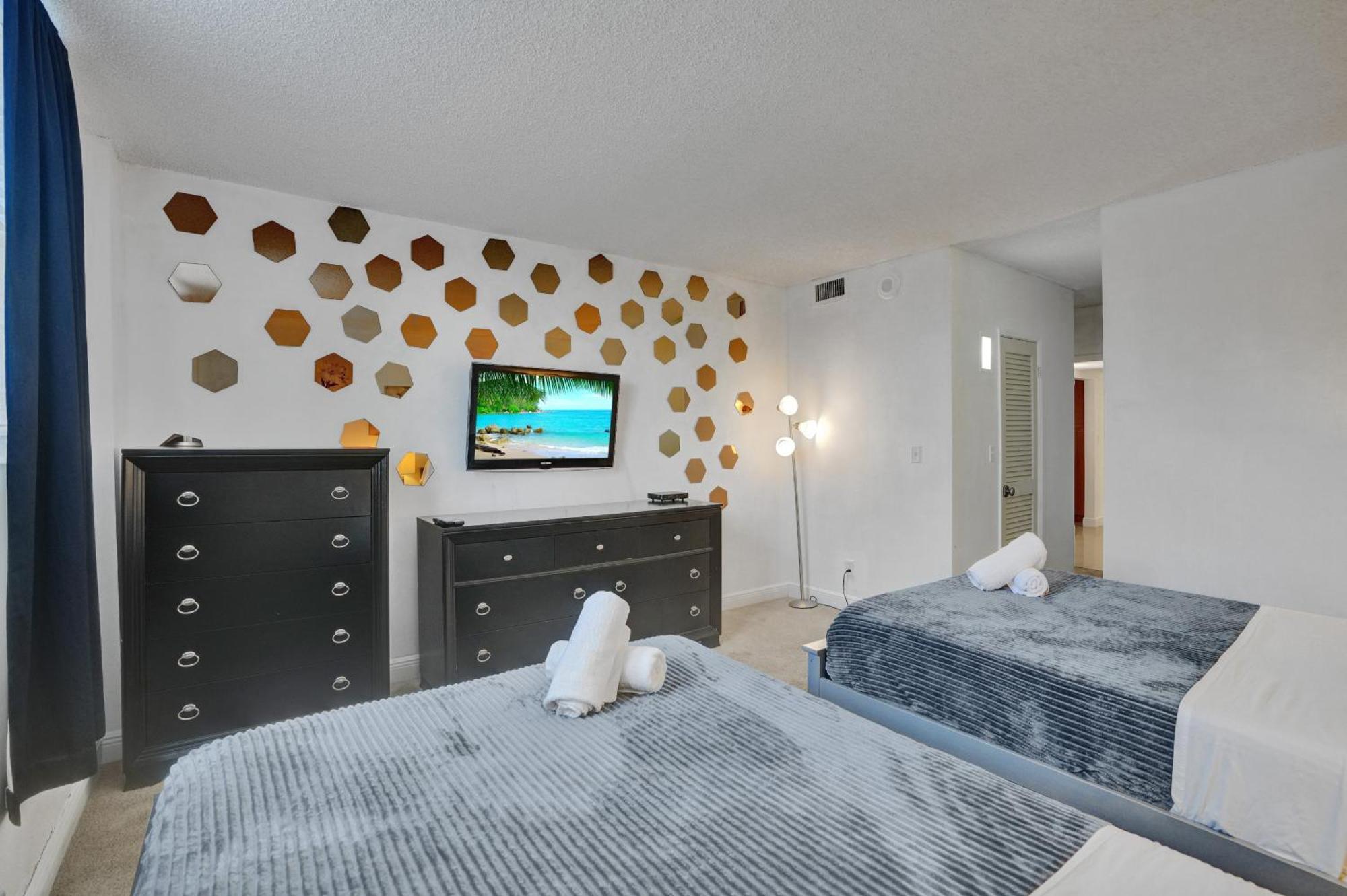 Ocean Reserve Luxury Condos Across From Sunny Isles Beach Маями Бийч Екстериор снимка