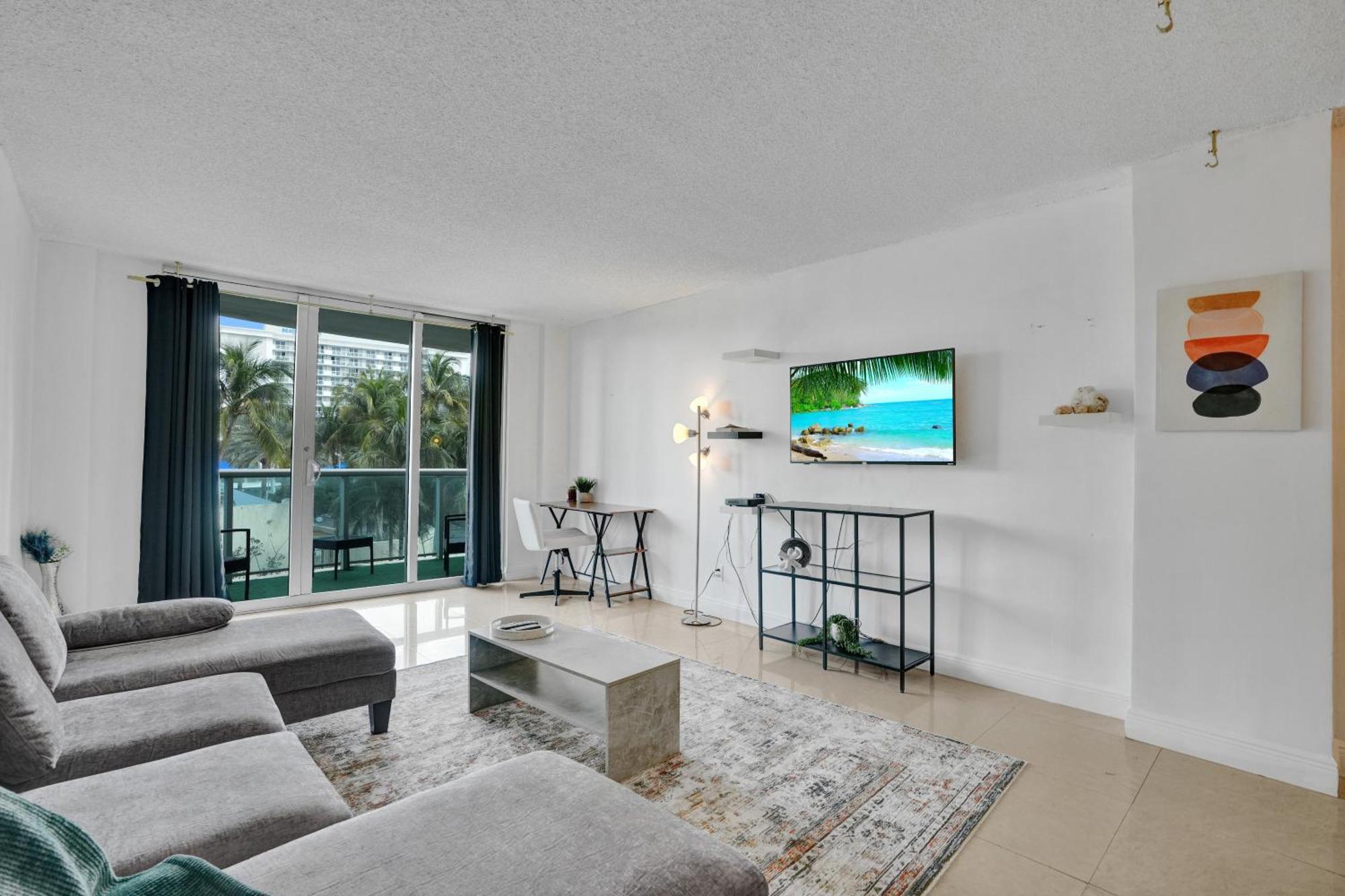 Ocean Reserve Luxury Condos Across From Sunny Isles Beach Маями Бийч Екстериор снимка