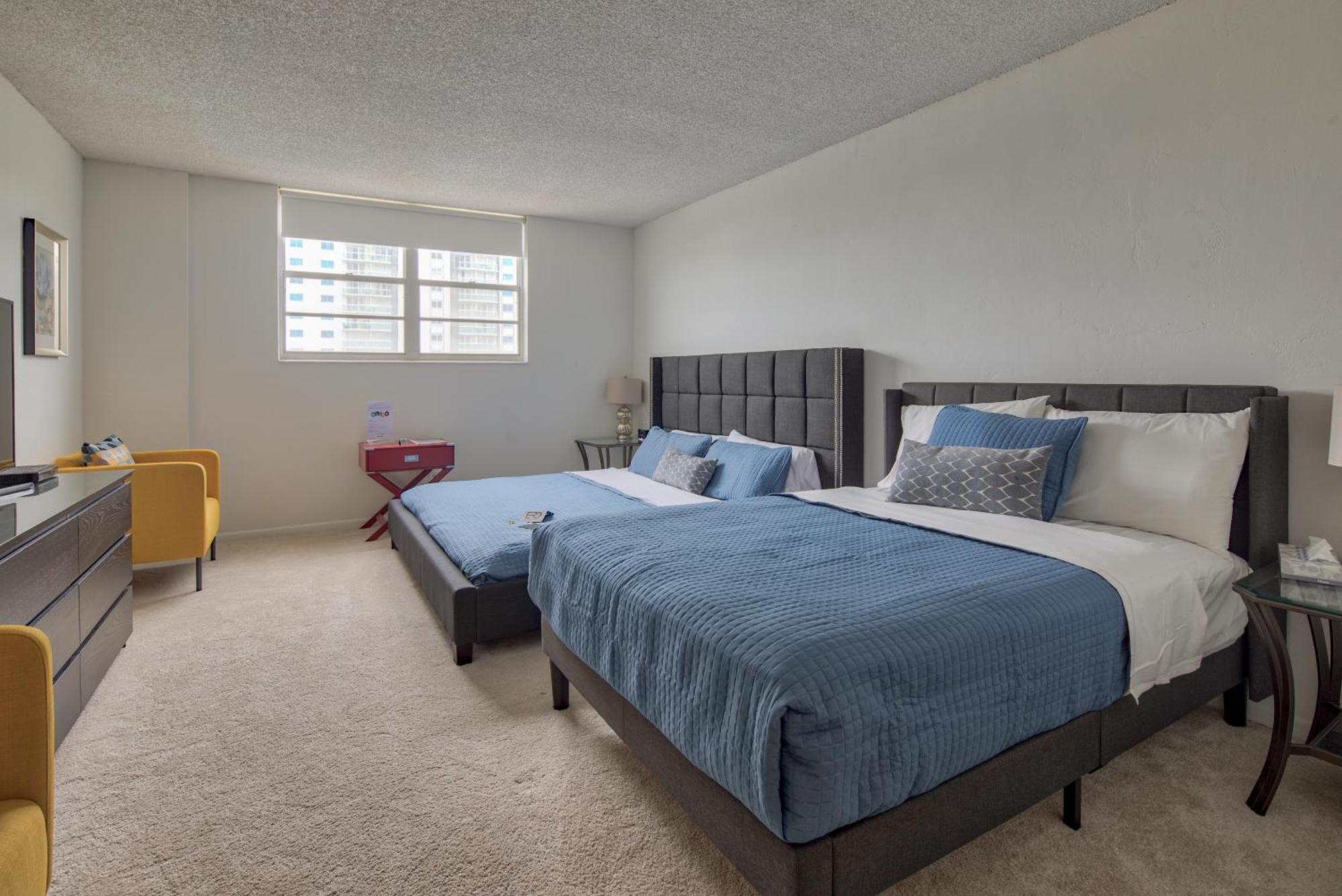 Ocean Reserve Luxury Condos Across From Sunny Isles Beach Маями Бийч Стая снимка
