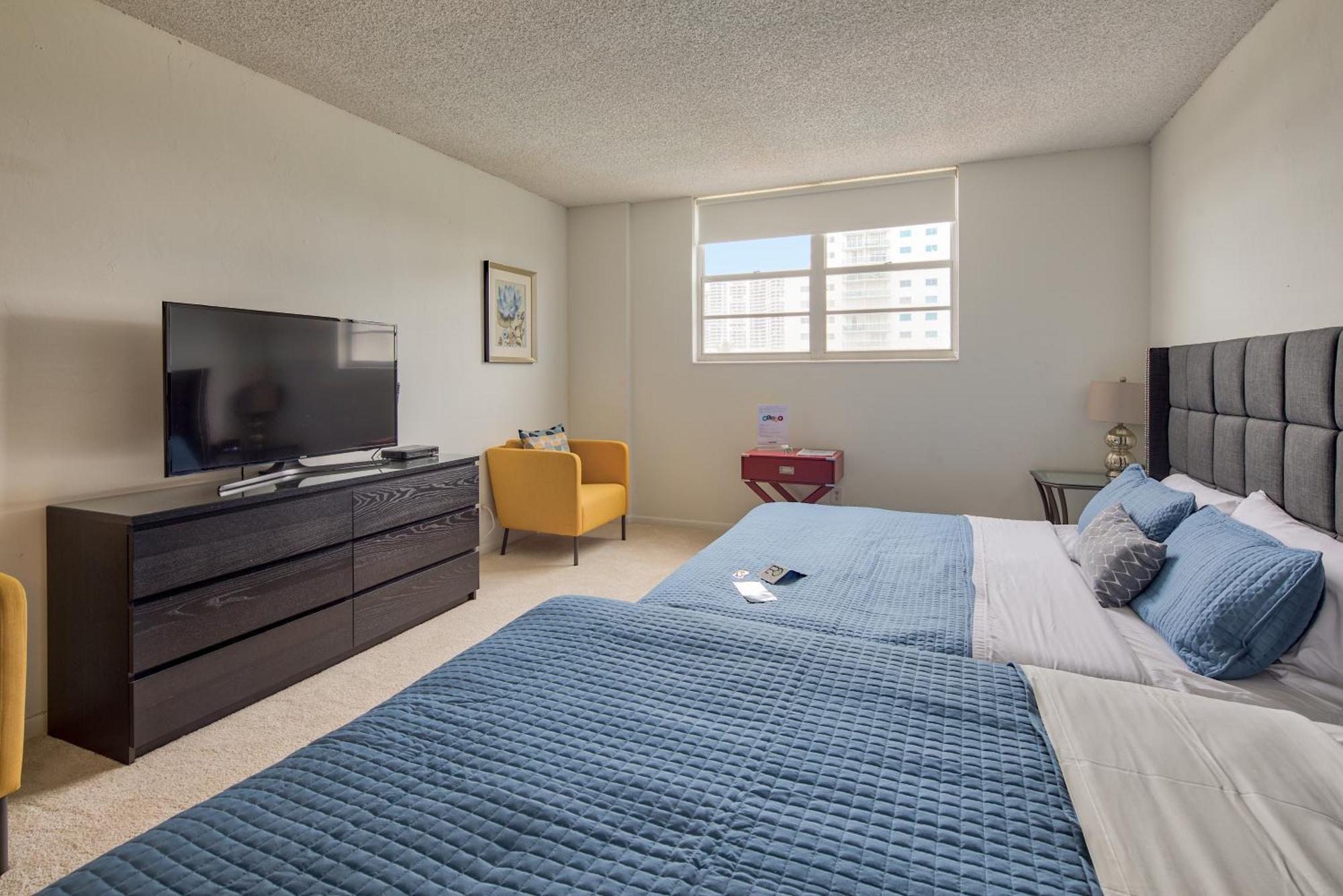 Ocean Reserve Luxury Condos Across From Sunny Isles Beach Маями Бийч Стая снимка