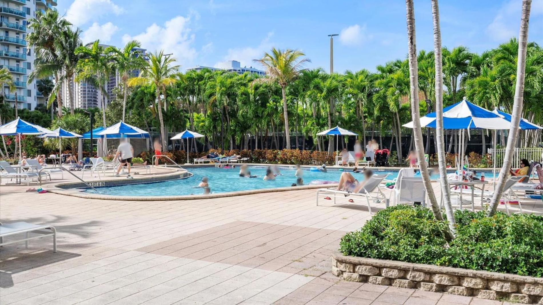 Ocean Reserve Luxury Condos Across From Sunny Isles Beach Маями Бийч Екстериор снимка