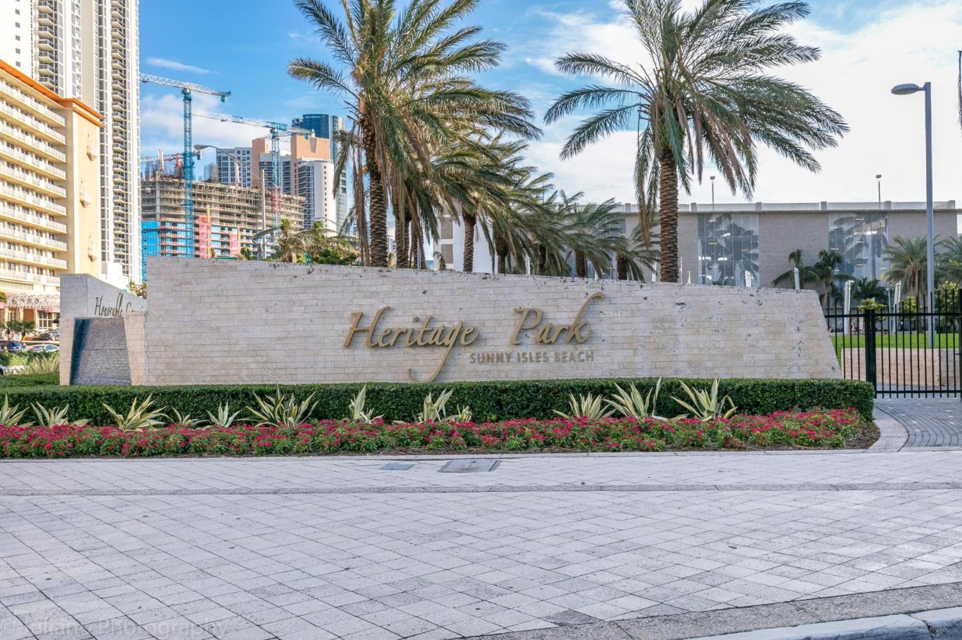 Ocean Reserve Luxury Condos Across From Sunny Isles Beach Маями Бийч Екстериор снимка