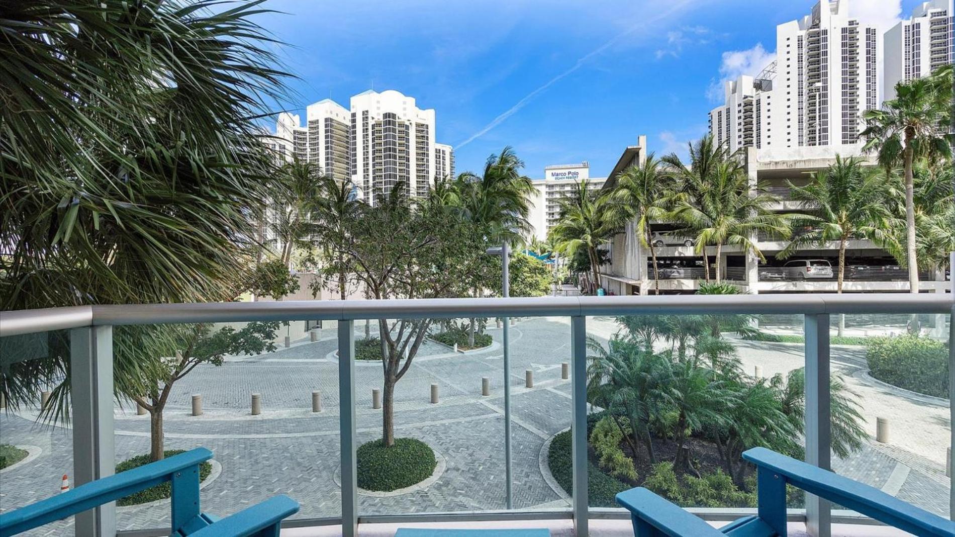 Ocean Reserve Luxury Condos Across From Sunny Isles Beach Маями Бийч Стая снимка