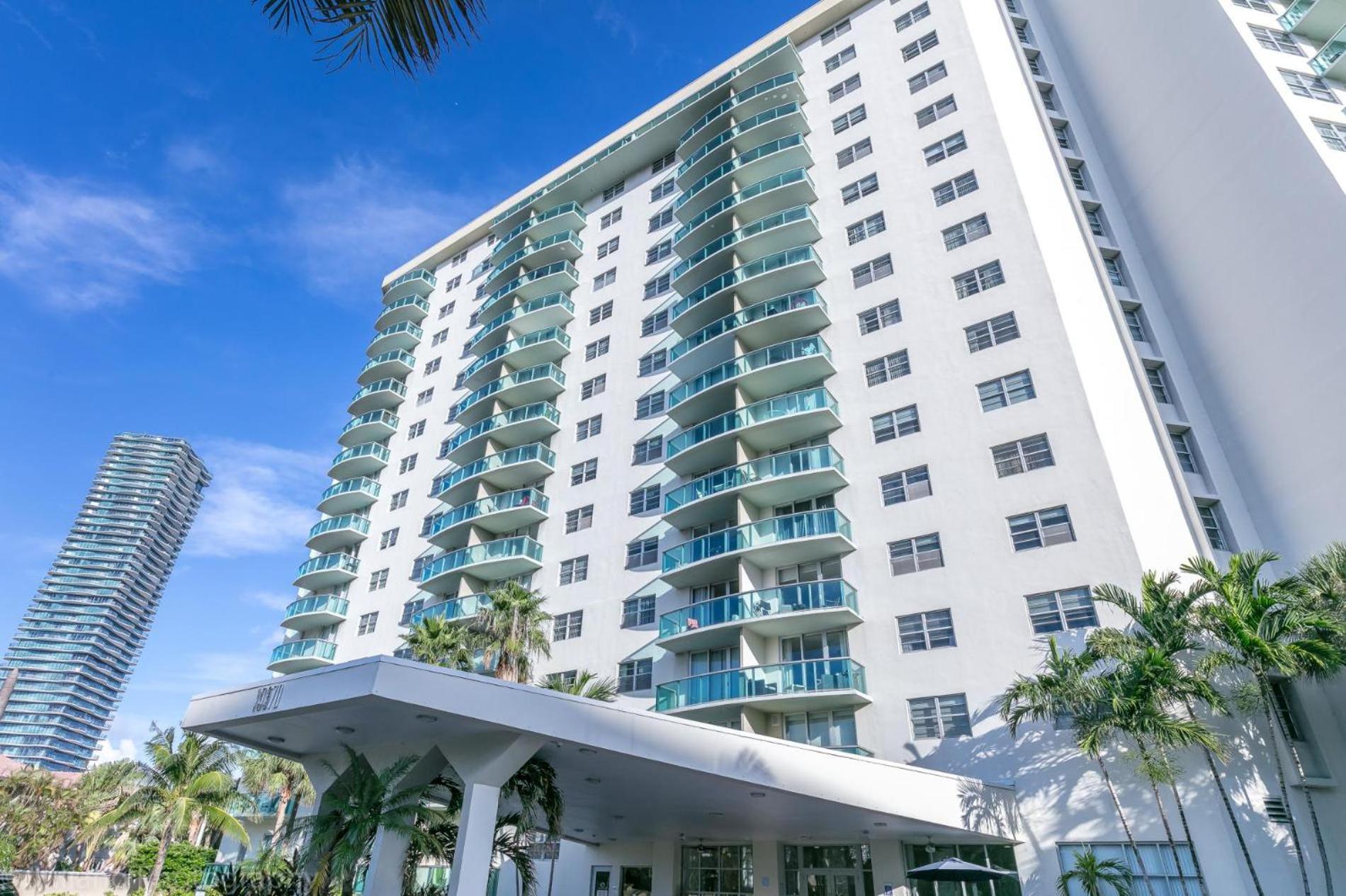 Ocean Reserve Luxury Condos Across From Sunny Isles Beach Маями Бийч Екстериор снимка