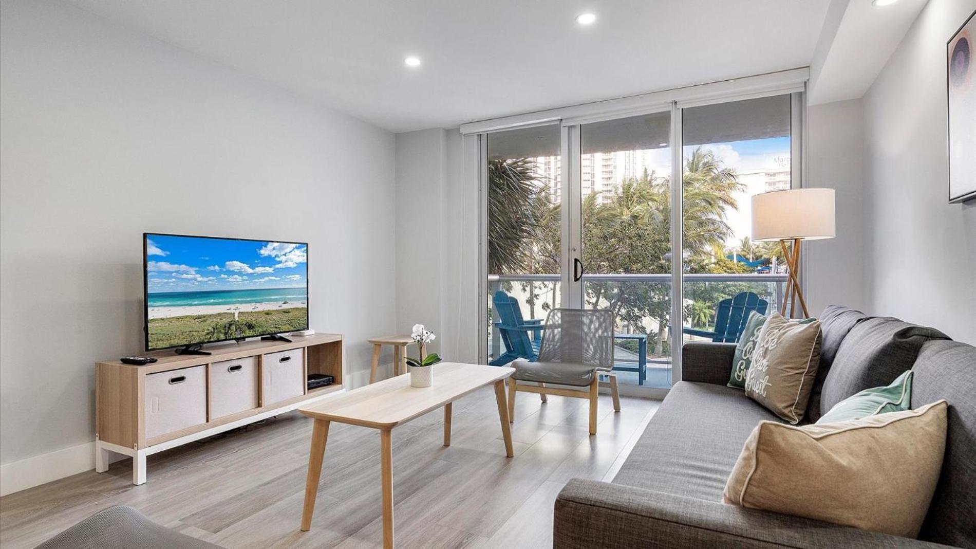 Ocean Reserve Luxury Condos Across From Sunny Isles Beach Маями Бийч Екстериор снимка
